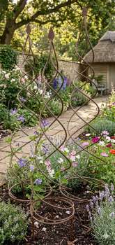 Rankgitter Spiralturm – Dekorative Kletterhilfe mit modernem Design